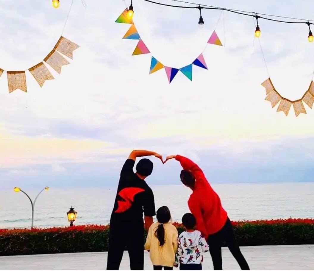 周杰伦官宣三胎，网友调侃生的孩子比发的歌都多，催促其快出专辑