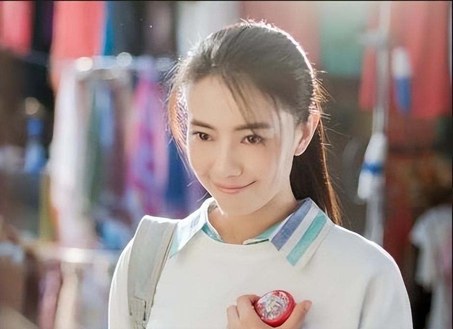 女明星十几岁的“少女之美”，干净清淡、浑然天成，我出不去了