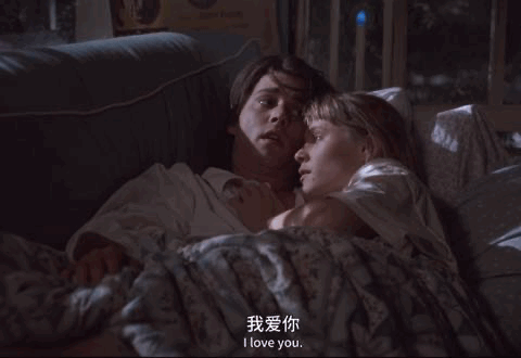 顶流巨星遭封杀？因家暴跌下神坛，还被质疑不会演戏，全靠服化道