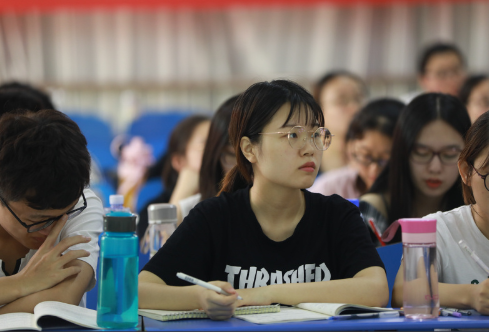 2022年考研激烈，一所985名校遇“滑铁卢”，报名人数减少近6000