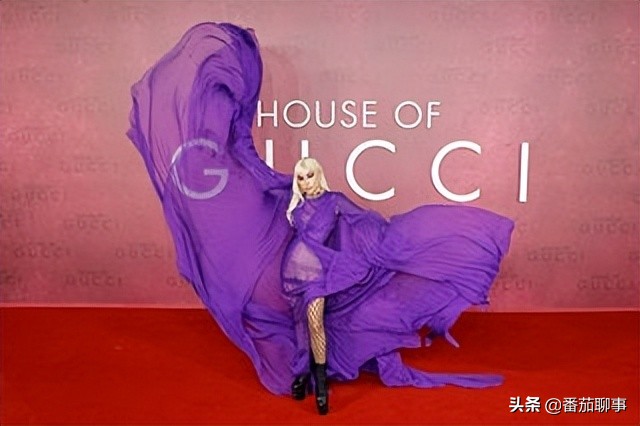 这些服装证明 Lady Gaga 是时尚界的终极变形者：时代女王的演变史