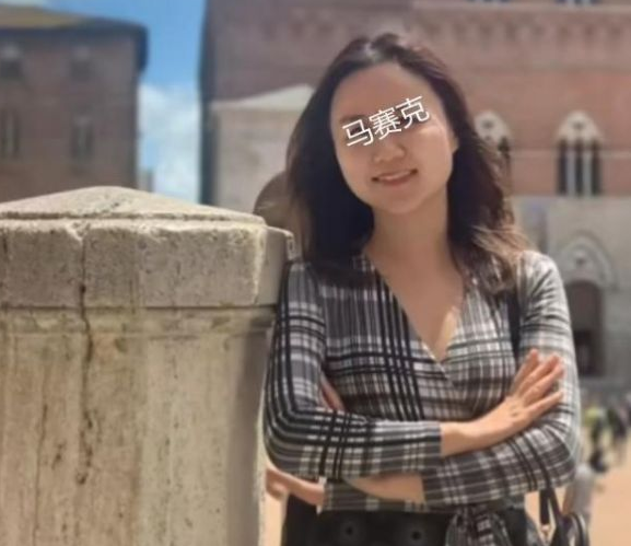 上海震旦职业学院女教师被开除后，曝光学生遭网暴，辱骂短信不断