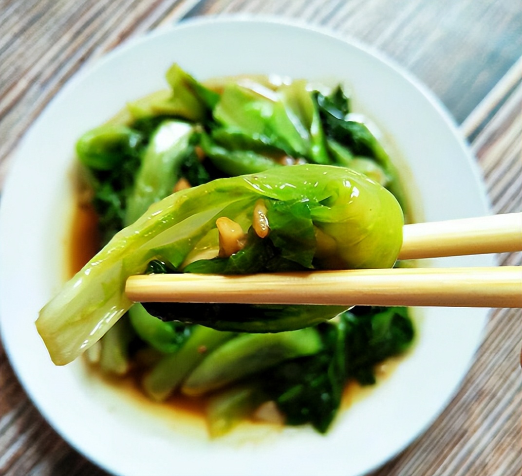含“寄生虫”最多的2种蔬菜，寄生虫扎堆，菜贩子宁愿丢掉都不吃