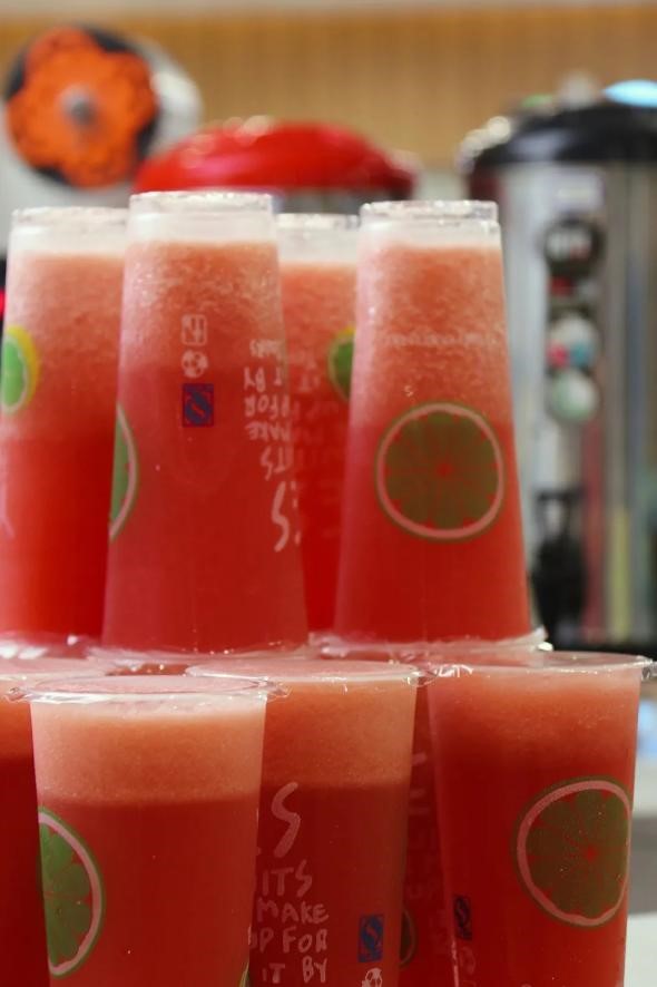 “面朝”大海，坐拥网红咖啡馆！大连一高校“精致生活”曝光，网友：太羡慕！