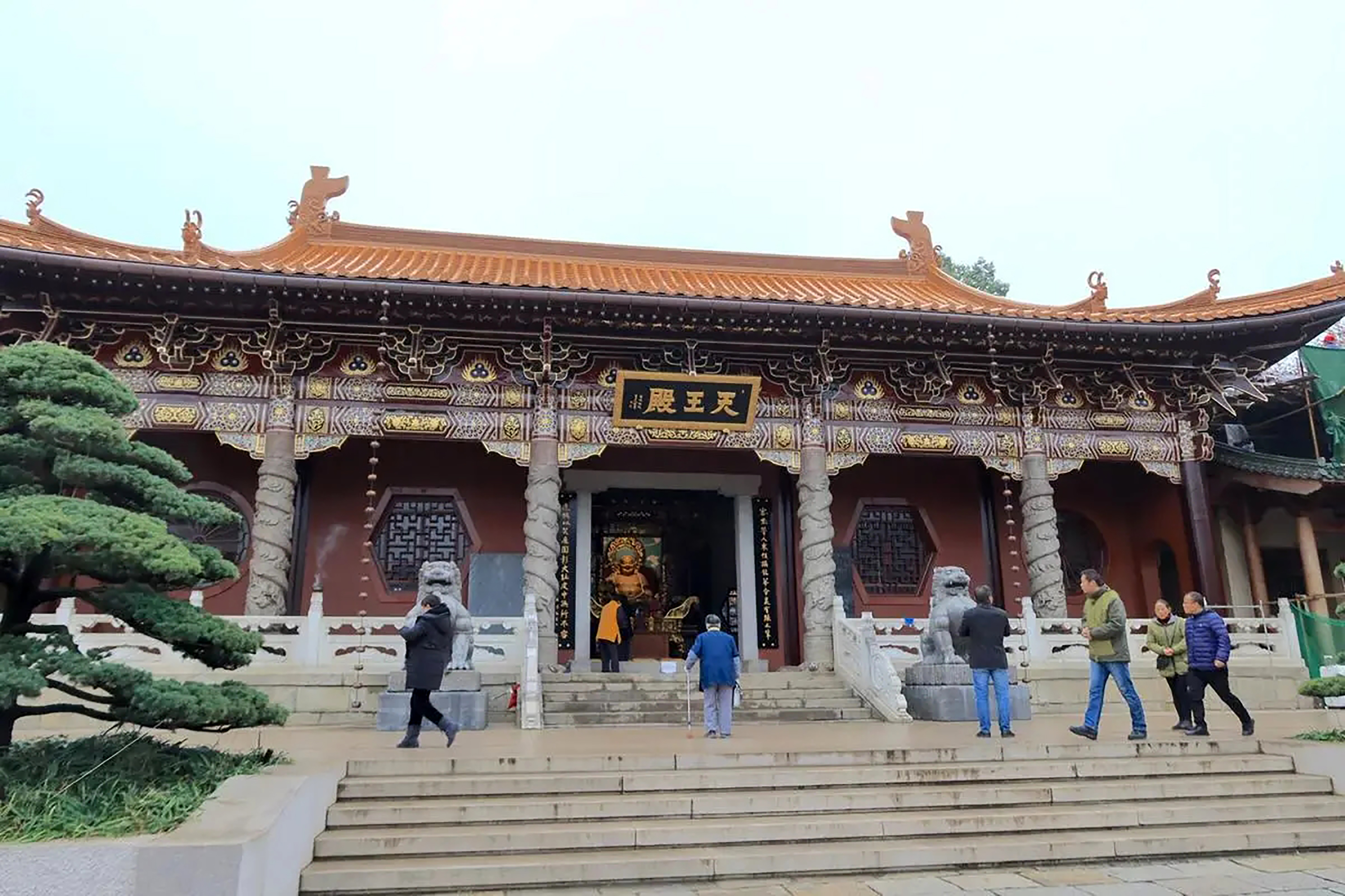 中国佛教有十派，一派为净土宗，庐山东林寺是净土宗的祖庭发祥地