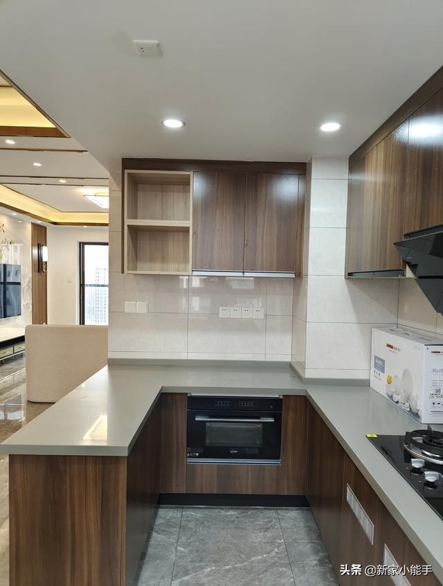 他家116平新中式风格，全屋文雅又大气，进屋就被入户玄关迷住