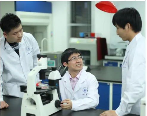 大学生放假申请留校，填写留校理由时，几乎没有学生敢说实话