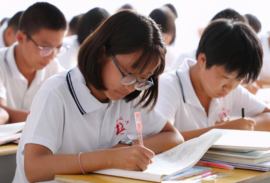 被调侃为“984.5”高校的3所大学，王牌专业不输985，性价比很高