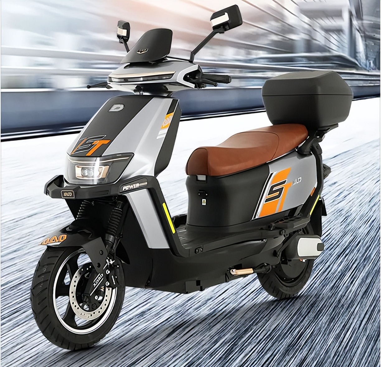 雅迪、小刀推出的高續航電動車，續航超100公里，還支持快充