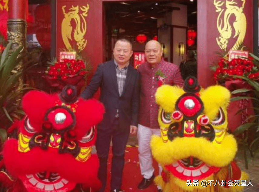 落魄商演，千元付费聊天，这些港星在内地表面缺钱，实际身家不菲