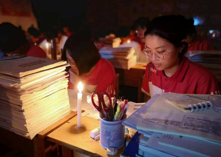 “这一切都是从高考开始”，高三百日誓师大会，学生发言振奋人心