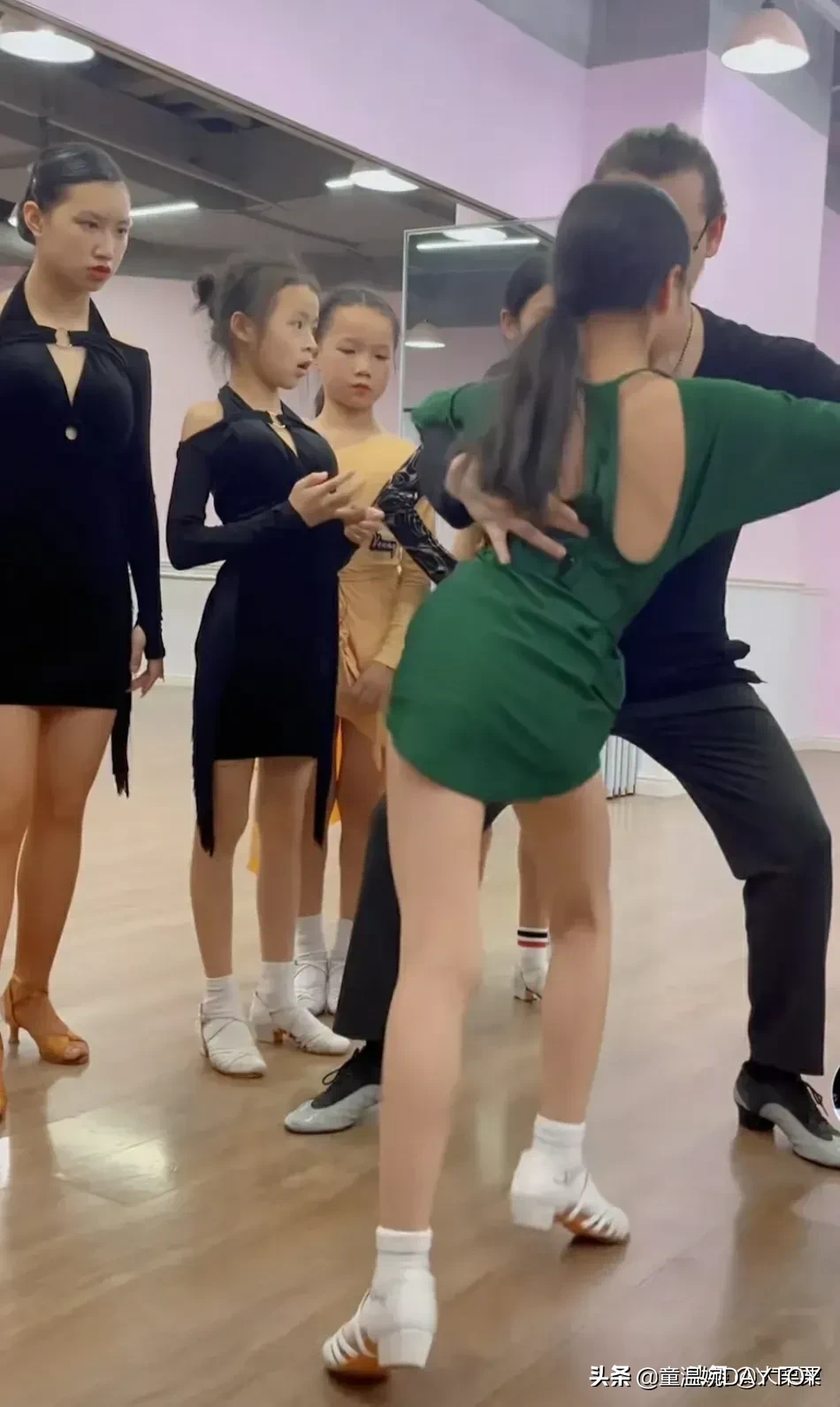 昨日，女儿特长班校长又发招生宣传了，主推仍然是拉丁舞瞬间火了……引起几亿网友