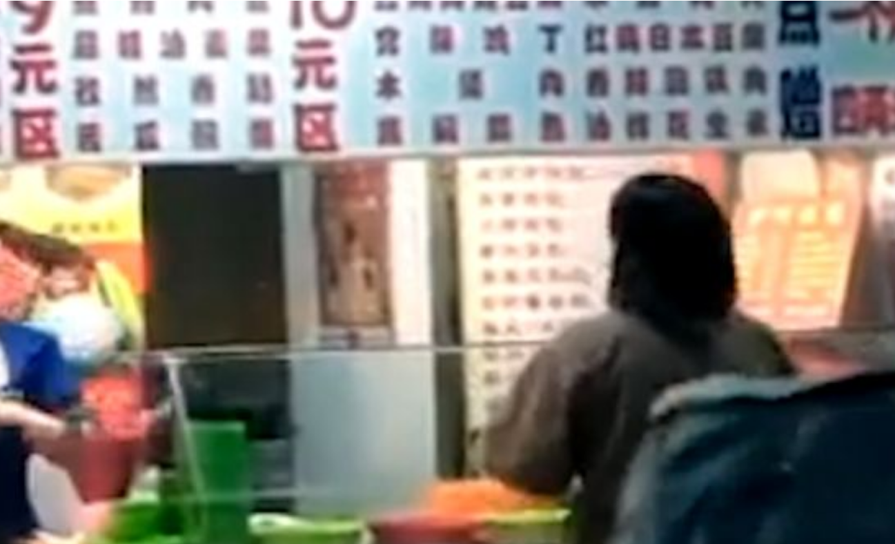 高考647分的高材生，蜗居网吧4年不回家，不洗澡不换衣服