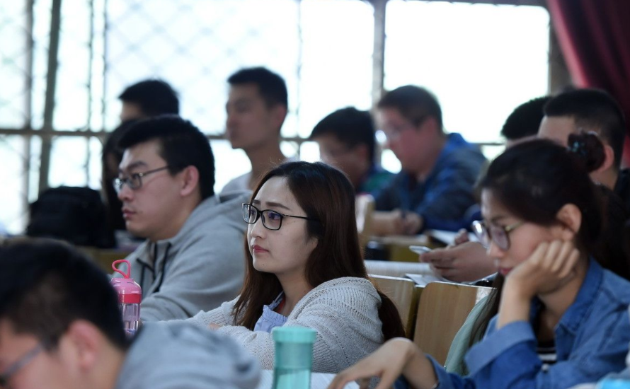 2所985高校就业率下降，毕业生面临求职难，名校光环也无济于事