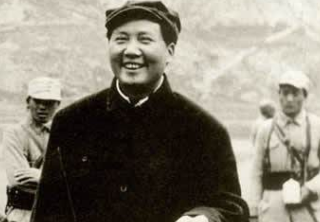 毛主席被胡宗南围困，距离不到500米，生死之际出奇兵，谁来了？