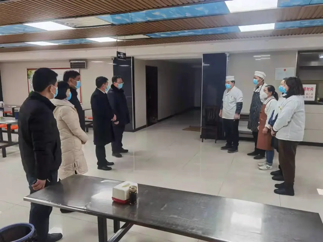 暖心！北关法院院长李春旺春节前带队看望慰问干警