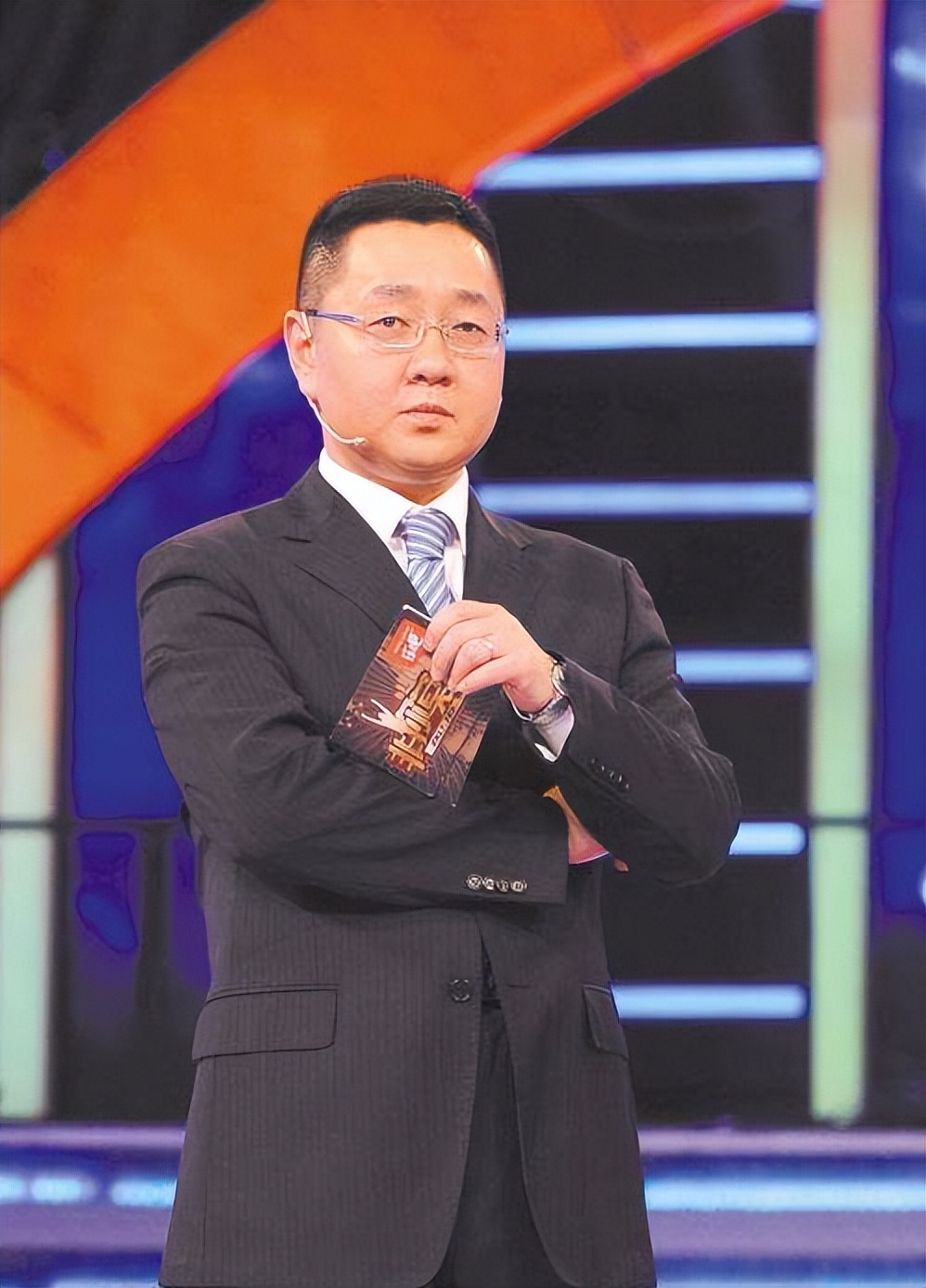 同为《今日说法》主持，撒贝宁成央视红人，张绍刚却在网综混饭吃