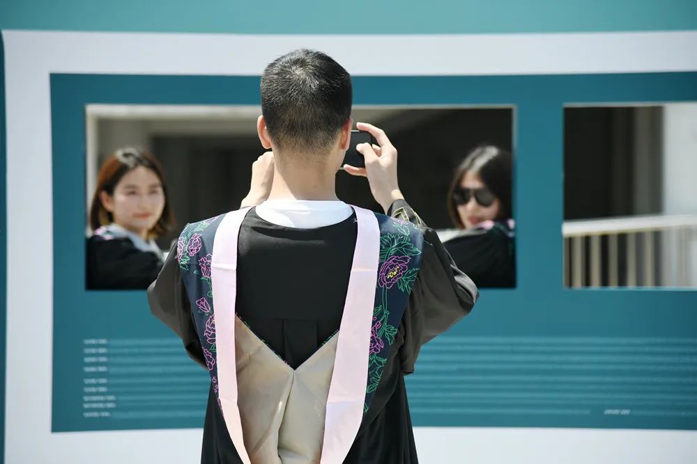 《孤勇者》寄语，“礼”送毕业生，2022届毕业典礼温情满满！