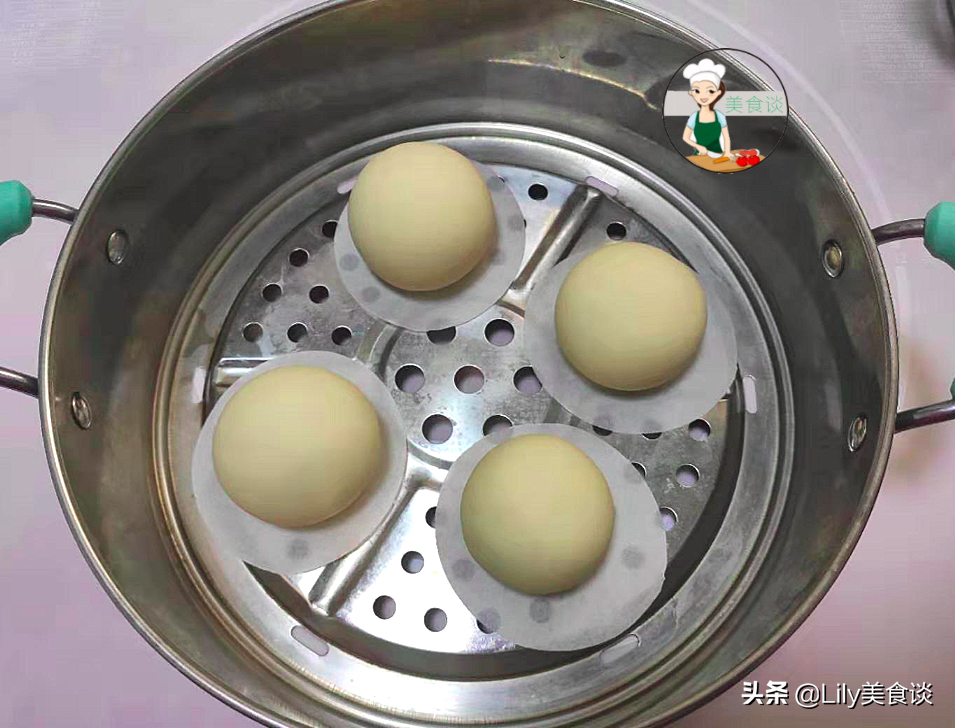 蒸馒头时，冷水还是沸水好？争议挺大，牢记4个关键点，暄软白胖