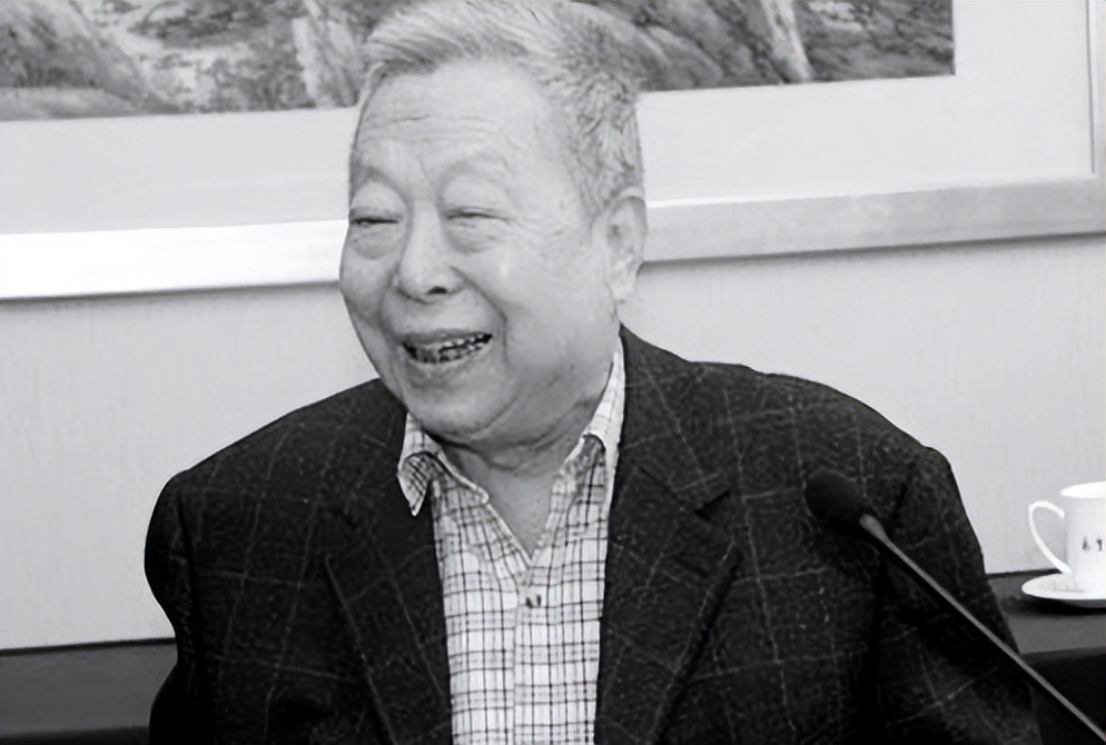 “小人物”批判“大人物”的文章，引发了50年代，中国文坛的震动