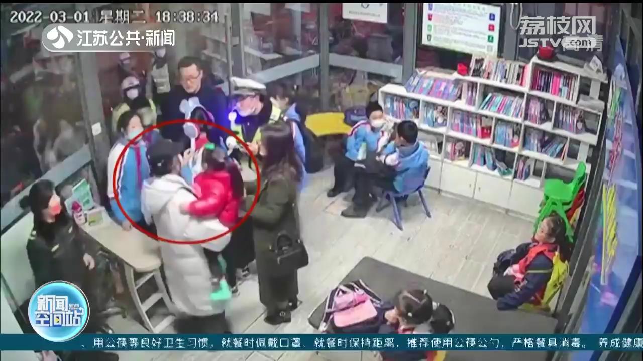 连云港城管发起“爱心接力”成功为迷路女童找到家长