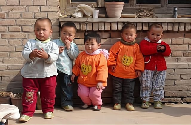 19年前轰动一时的5胞胎已成年，妈妈：孩子跟着我们太受罪了