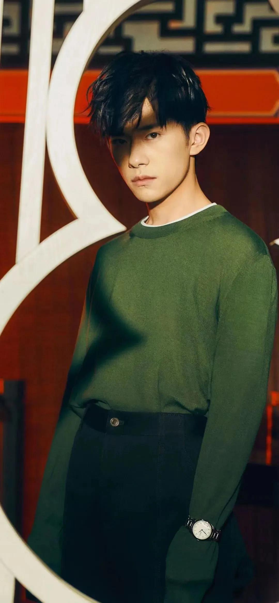 王俊凯易烊千玺王源高清壁纸，哪张壁纸最好看呢