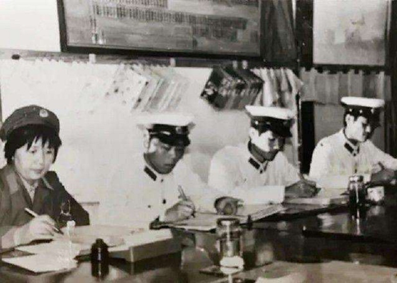 一个连名字都不会写的放羊老头，凭独门绝技成了警界顶尖追踪专家