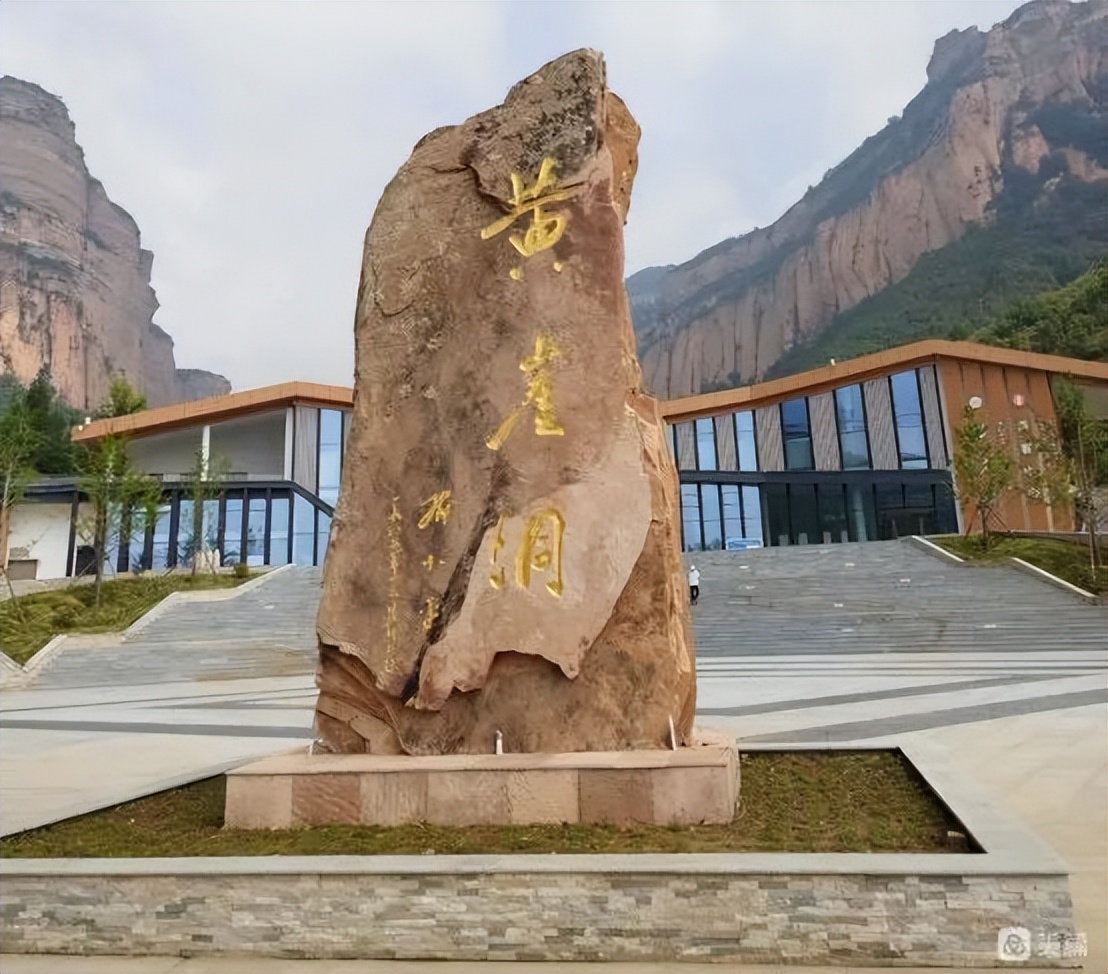 追憶崢嶸歲月 汲取奮進(jìn)力量——長治市人民醫(yī)院內(nèi)科第二、三支部開展迎七一紅色教育活動(dòng)