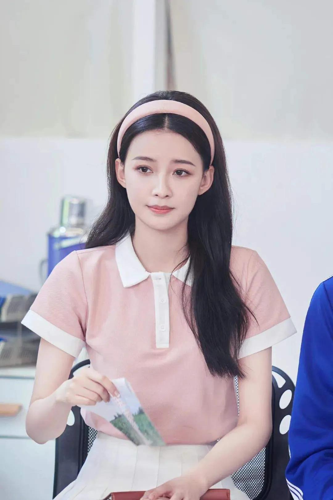 梦幻粉色，大女生戚薇、杨幂和金晨，小女生孙怡、任敏和周洁琼、