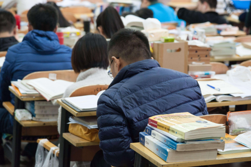 考研这条路道阻且长,学生唯有全力以赴方能一览芳华