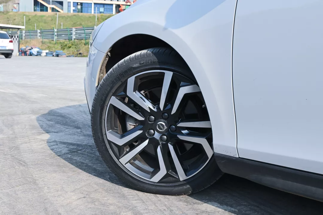不甘平庸的另类钢炮——二手沃尔沃 V40CC
