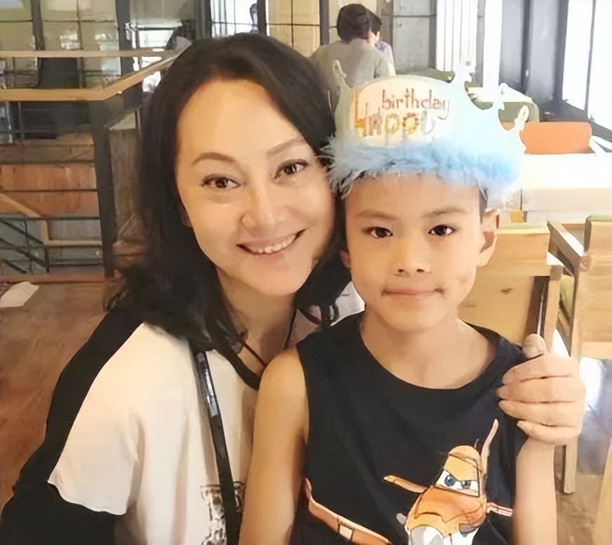 同样叫宋佳，一个事业爱情双丰收，一个只谈恋爱不结婚