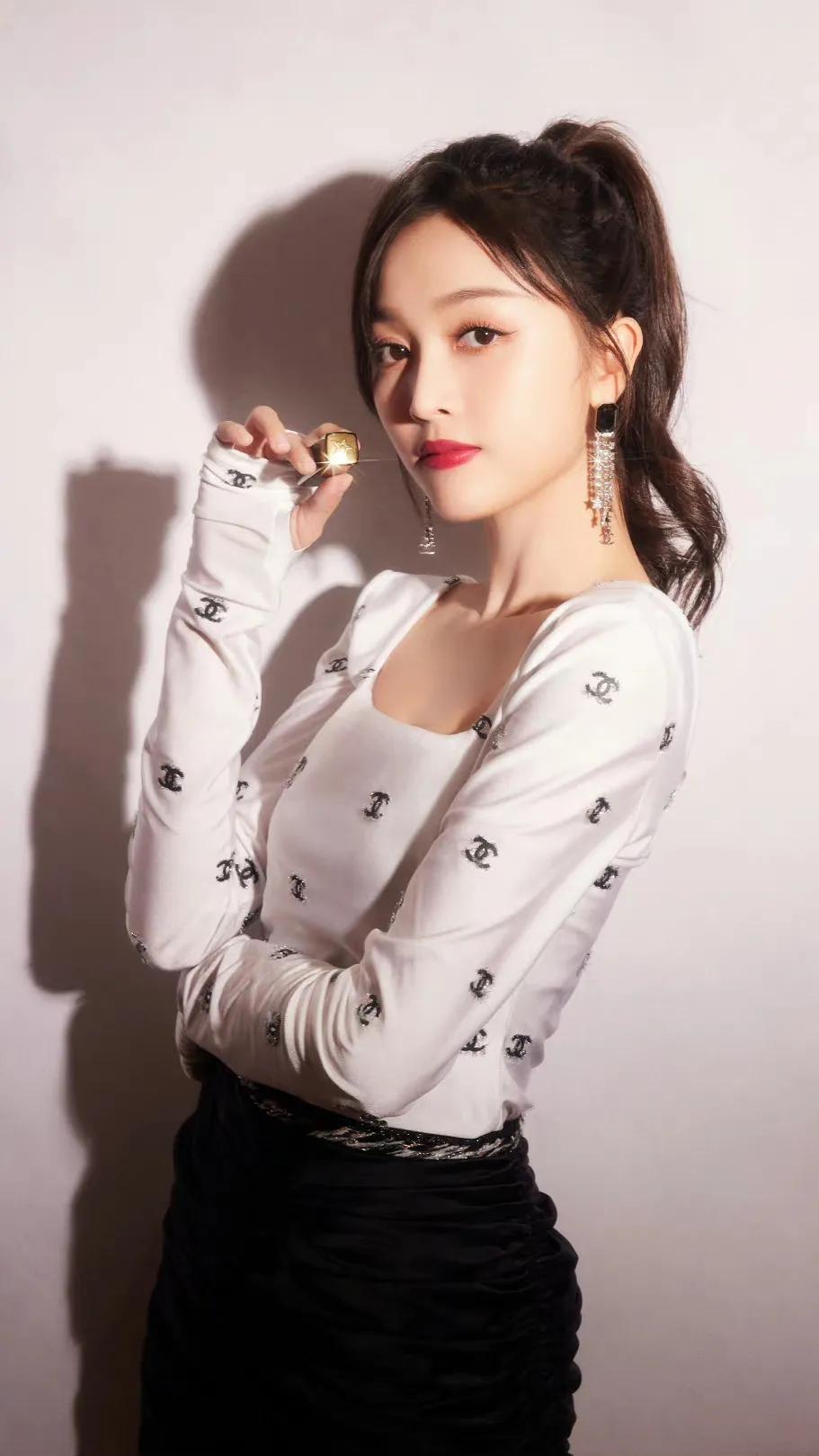 美图分享｜吴宣仪｜清丽脱俗的少女