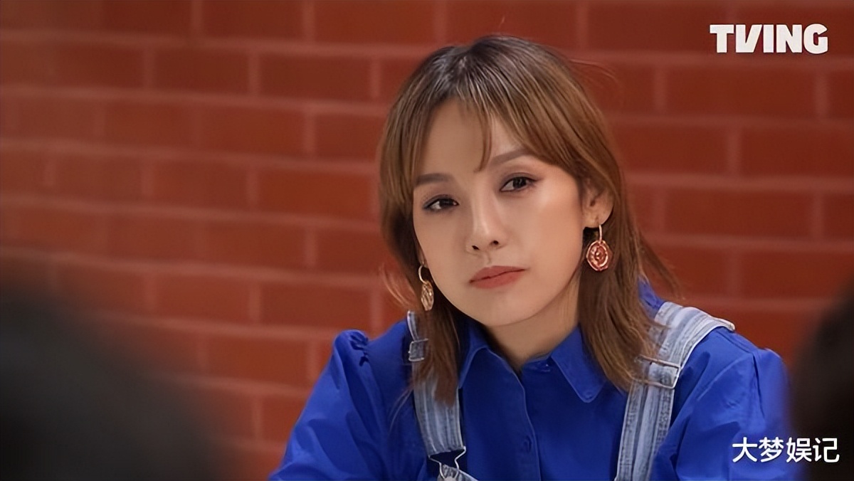 李孝利顶着“打薄羽毛剪”新造型现身！网友看呆：女神真毁了