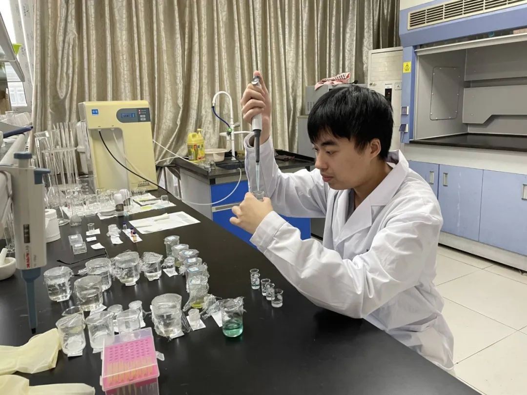 协助警方破获假烟案，案值上亿！重庆这5位学霸全员上岸名校，来自同一大学！