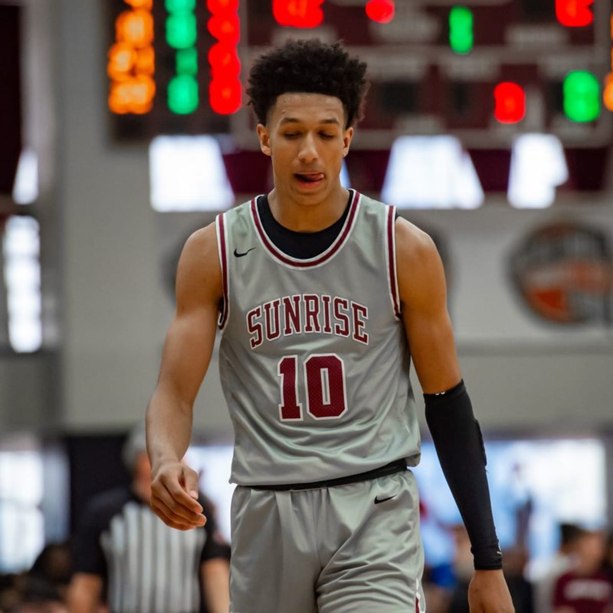 美媒给出的2022前十顺位排名，火箭若获状元恐又迎来升级版周琦？