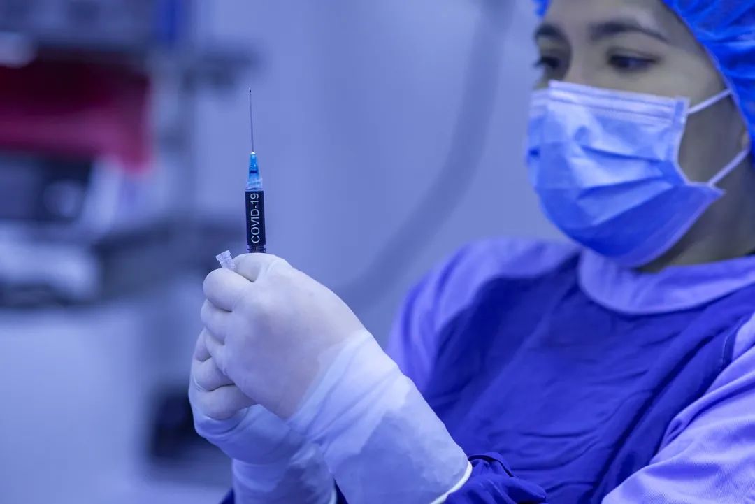 日本作为制药大国，为什么要斥巨资购买新冠疫苗？而不自己研发？