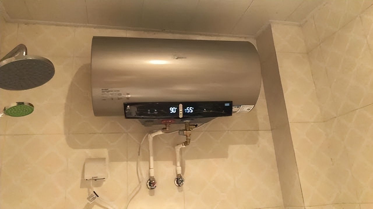 很多商家看到了这一点,声称自家电热水器有"出水断电"的功能