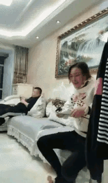 爸，你旁边的叔叔好帅，爸爸：这是你妈，网友当场笑喷了，哈哈哈