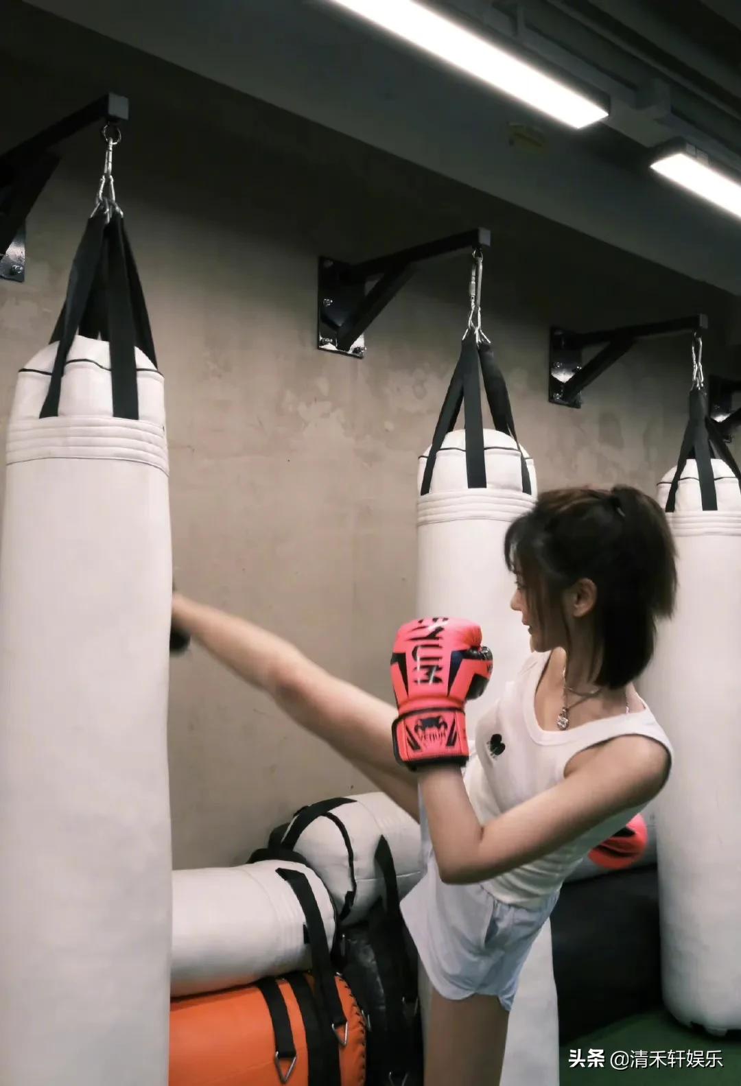 海陆，是一个活泼漂亮的小姐姐。爱外出旅游、也爱打拳，超酷