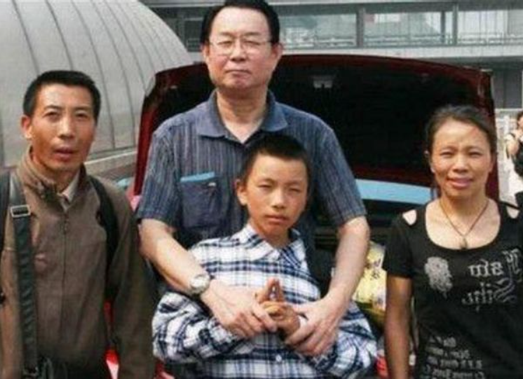 贵州神童13岁考上985，茅台承诺4年花费全包，为何1年后就停了？