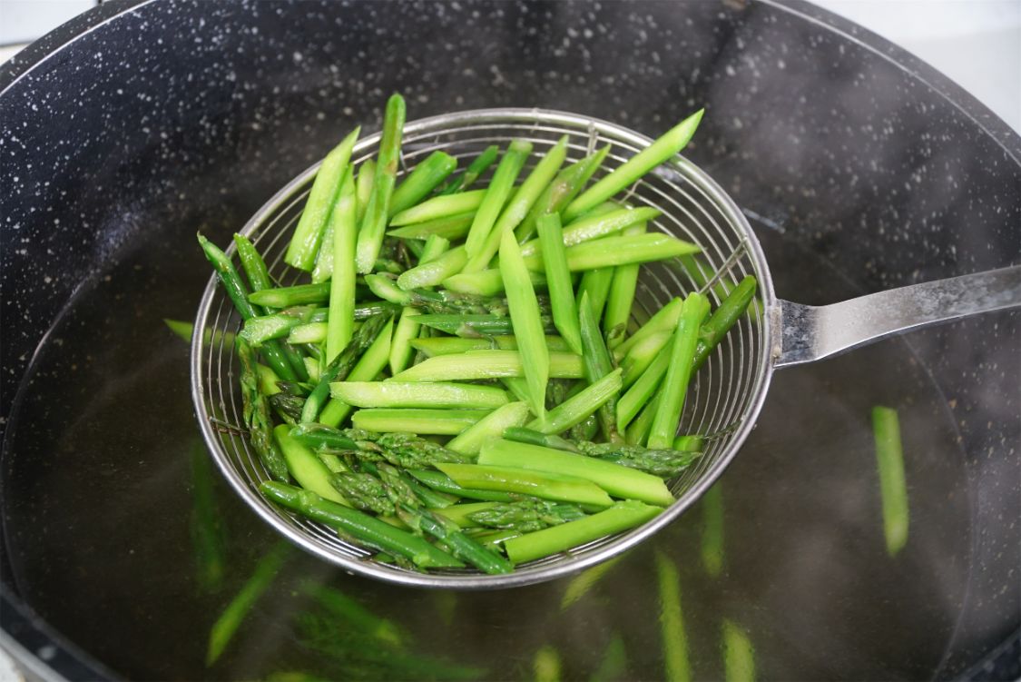 膳食纖維被稱為“長壽營養素”，春天的“菜王”含量高，建議多吃