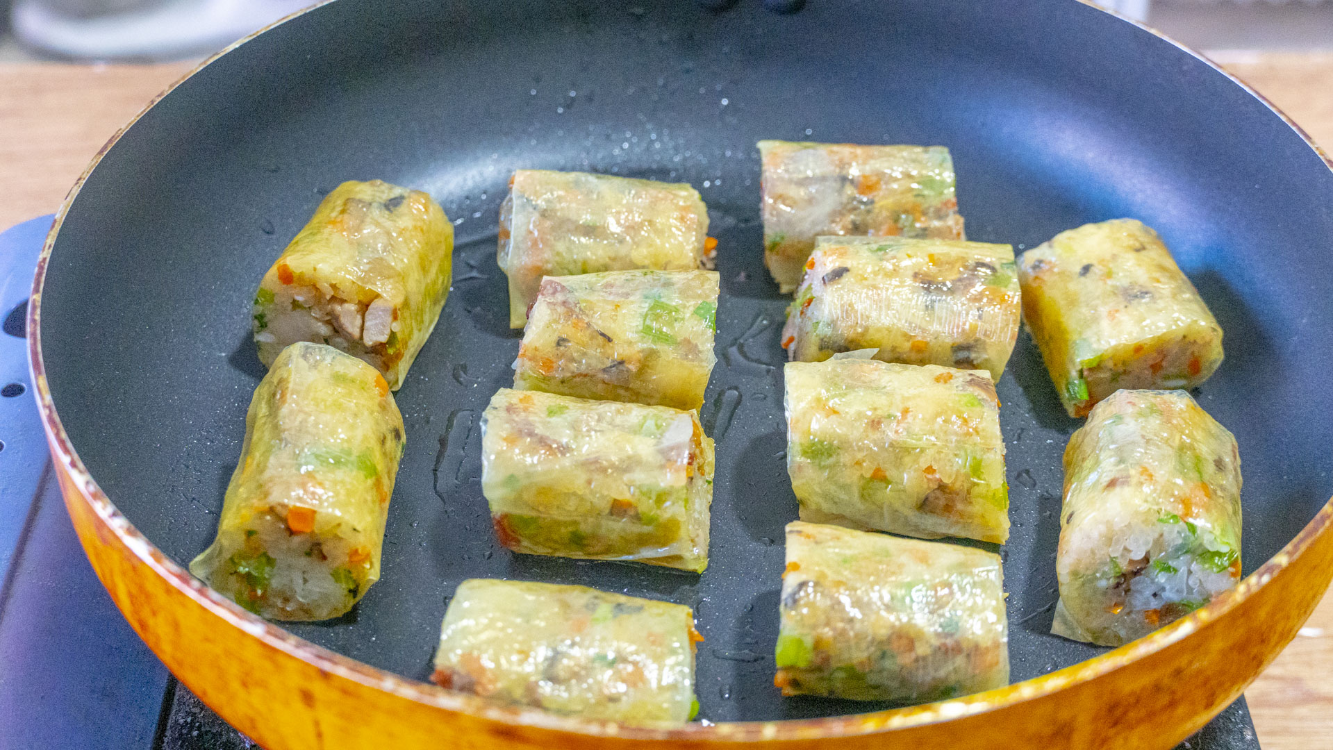 冬天早餐就要这样做，蒸一蒸，卷一卷，软糯又咸香，孩子抢着吃