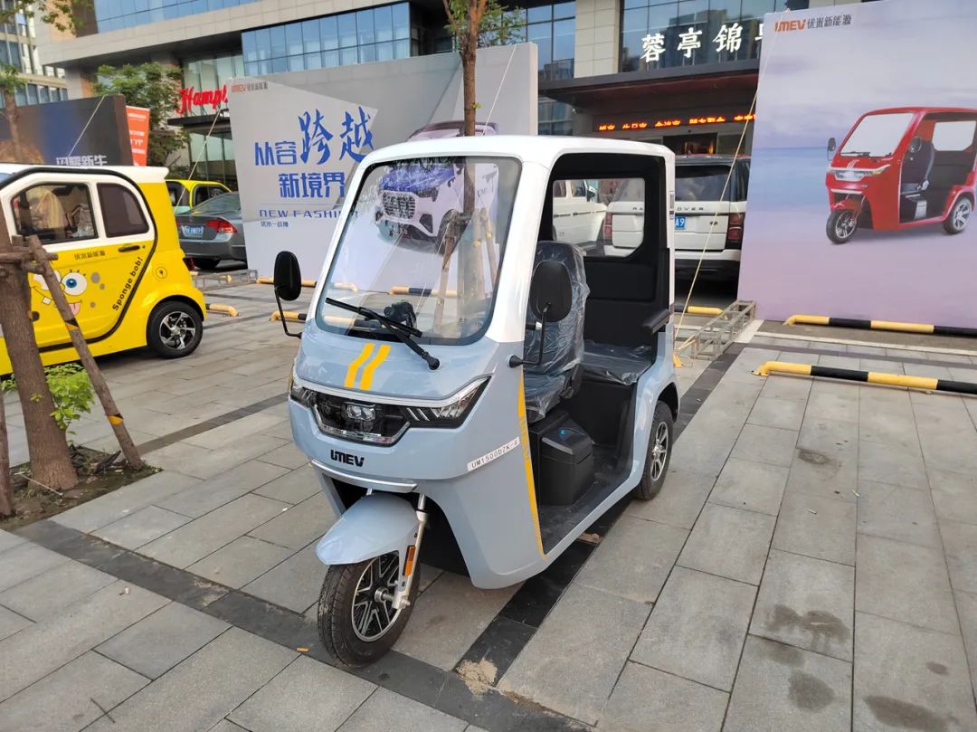 优米电动三轮车测评：自带雨棚，150公里续航，60岁老年人也能骑