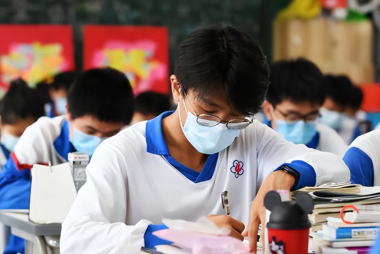 上海高考时间有调整，将延期一个月举行，对外省考生是否公平