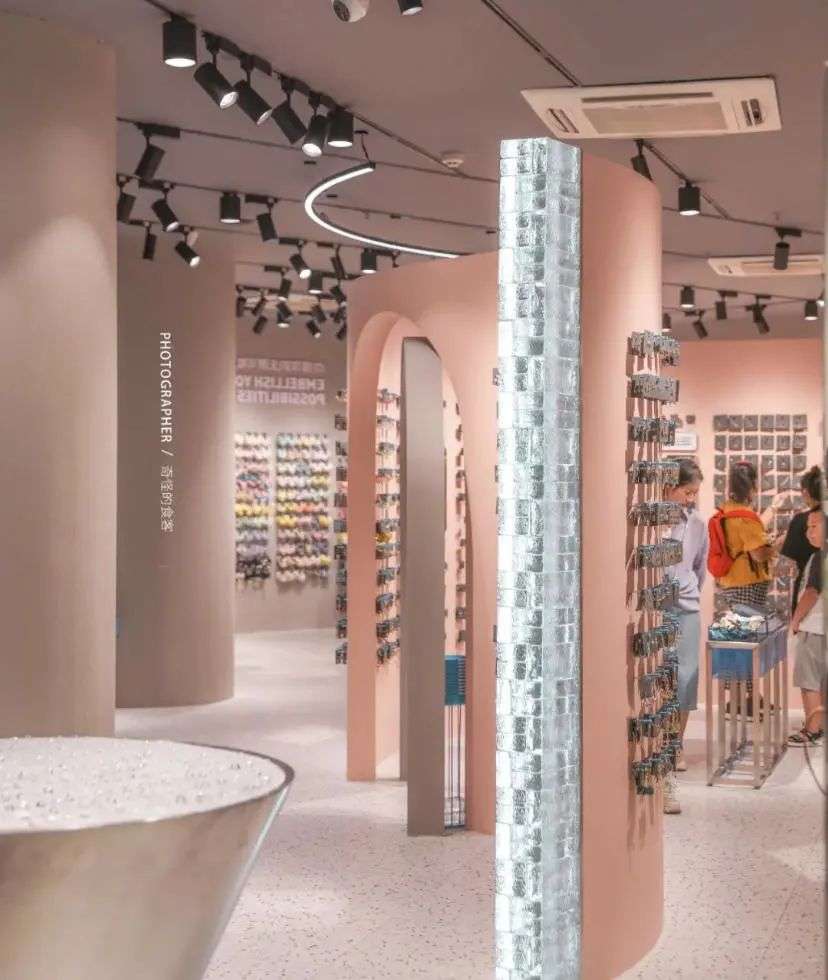 新型两元店，怎么网红挤破了头？
