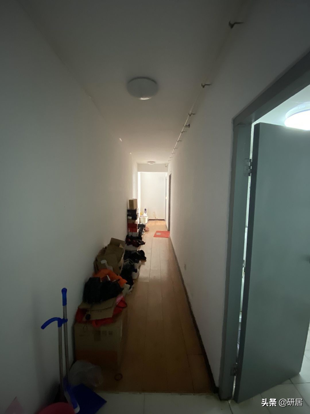 暗黑跑道房成功逆袭：70㎡老破小重改造，现在的家温暖浪漫很治愈