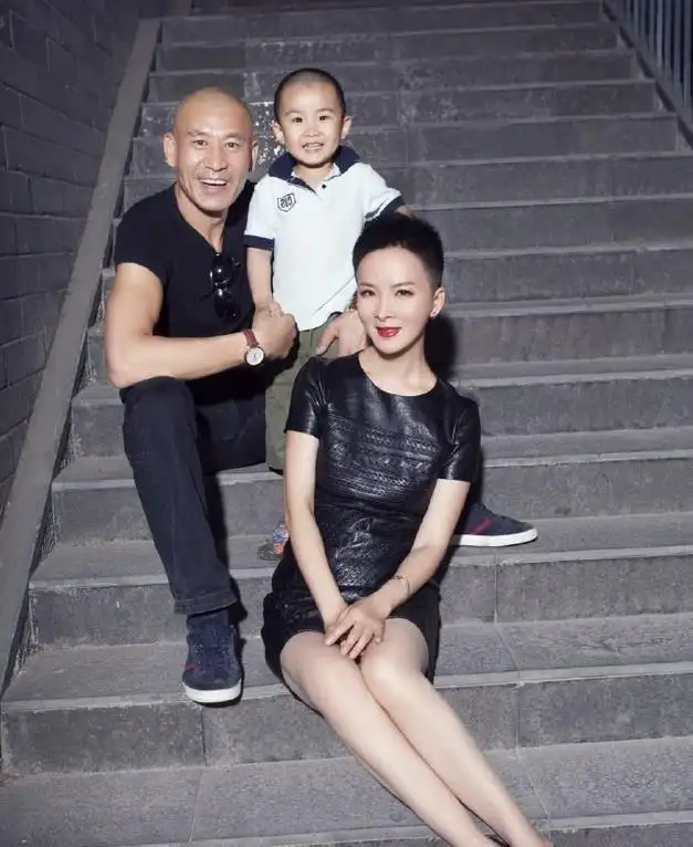 演员谢兰：和丈夫坚持丁克12年愁坏婆婆，41岁意外得子全家乐开怀