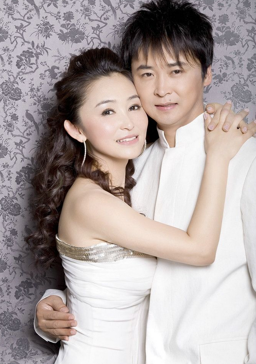 歌手冯晓泉:凭借一首歌登上春晚,与曾格格共建"421"幸福家庭